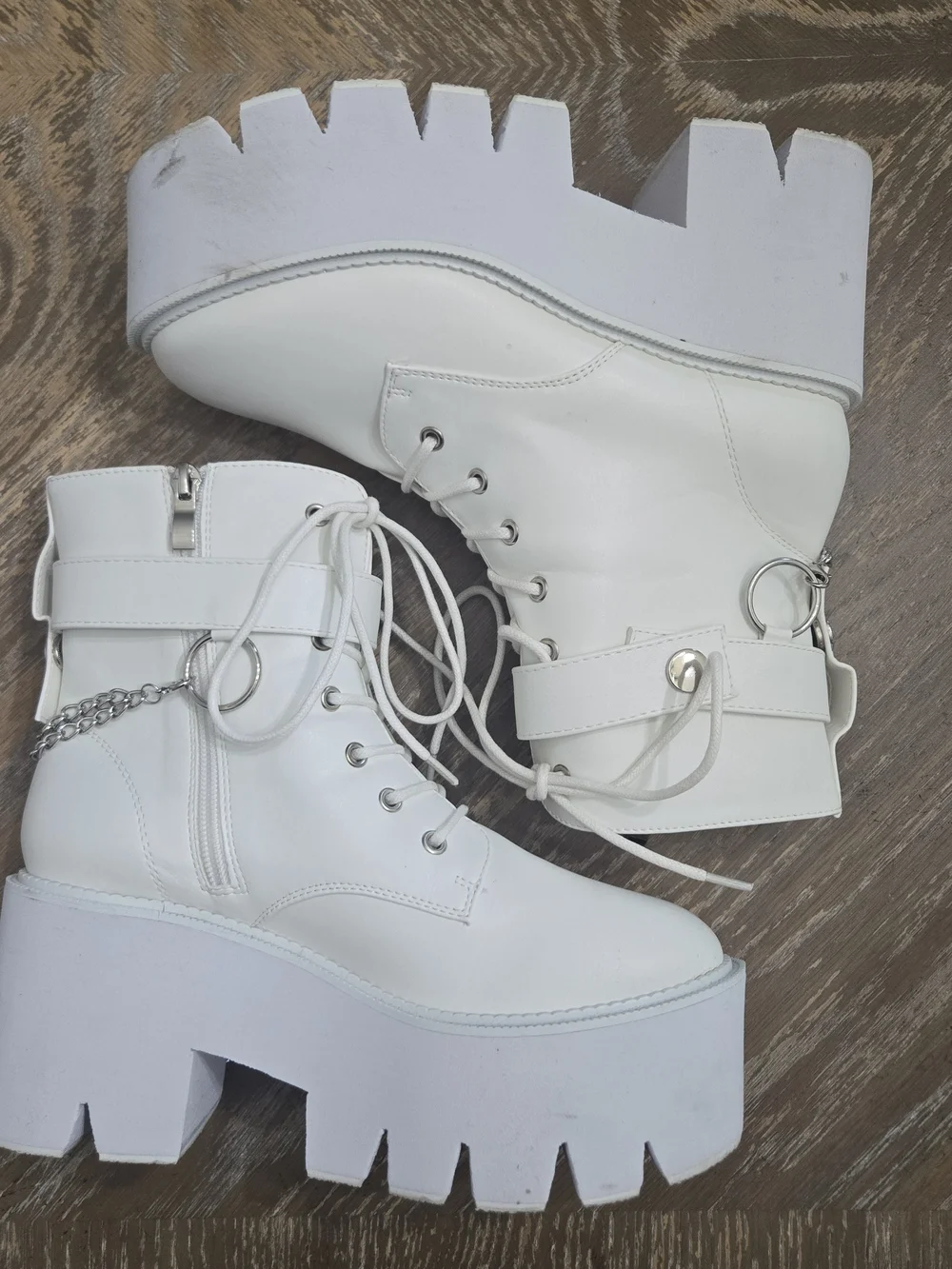 White Chunky Platform Combat Boots Silver Chain Detail Women’s Size 8